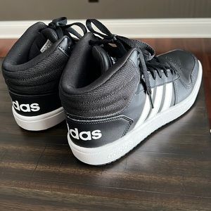 Gently worn Adidas Hoops 2.0 Mid Basketball shoes US 6.5